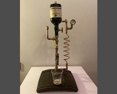 Single free pour spirit dispenser